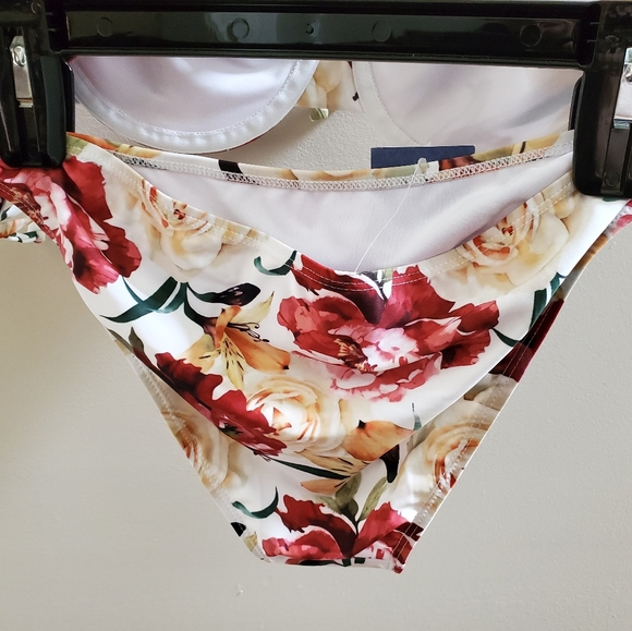 La vaste mer Floral Bikini Swimwear Set - Picture 10 of 11